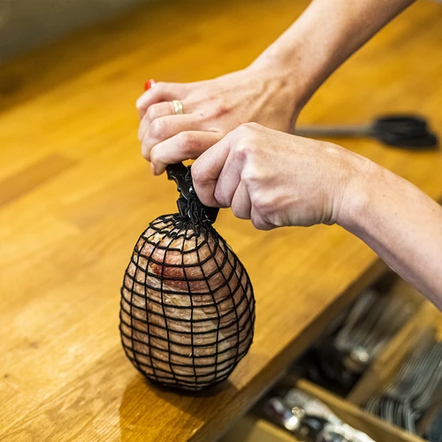 Черна мрежа за месни изделия с размери 18 см x 5 м, с термична устойчивост до 220°C - 4