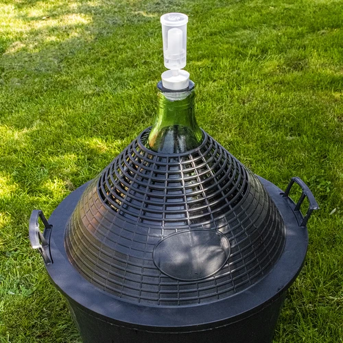 Дамаджана за вино 34 L в пластмасов кош - 7