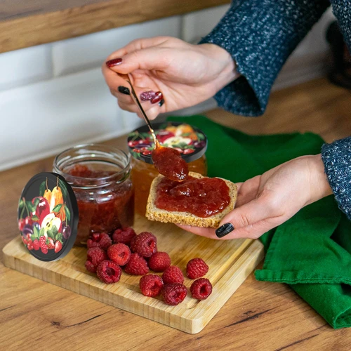 Капачка fi 82/6 плодове на черен фон - 10 бр. - 5