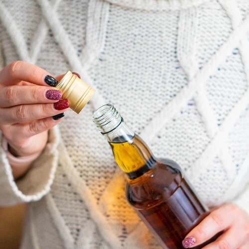 Винтова капачка за бутилки фи 31,5/24 - златна - 6 бр. - 4