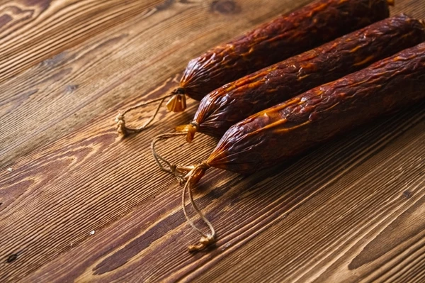 Домашна краковска наденица – пушена