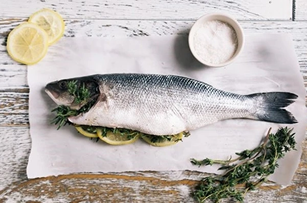 Домашна пушена пъстърва в копърова саламура