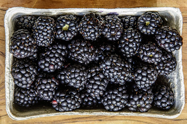 Домашно полусладко къпиново вино