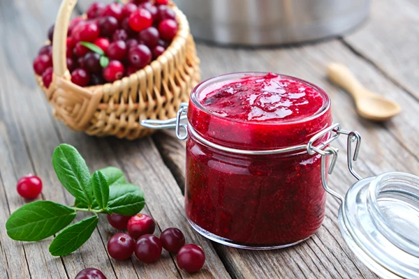 Конфитюр от червени боровинки – за сандвичи, меса и пастети