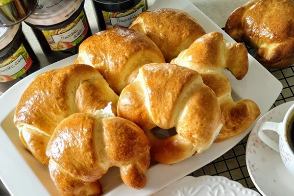 Маяни спелтови кифлички с повидло