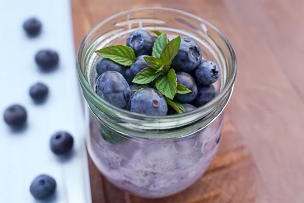 Нощна овесена каша с боровинково сладко – бърза и здравословна закуска