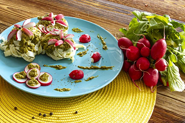 Песто от листа на репички