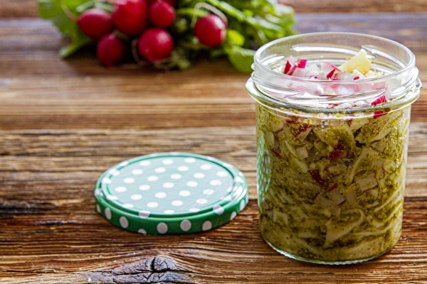 Песто от листа на репички