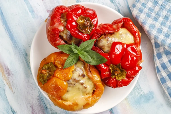 Пълнени чушки на газов грил