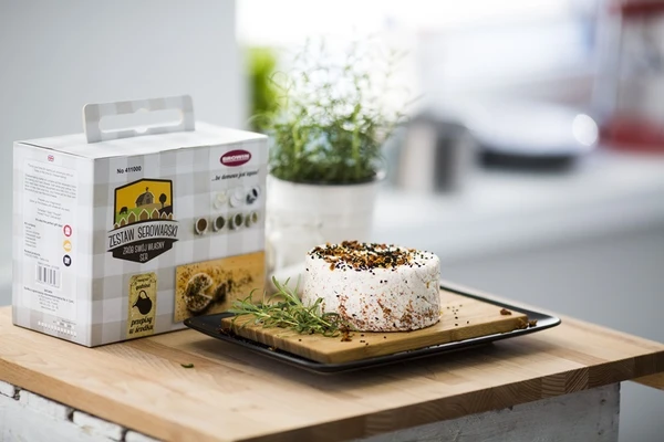 Сирене а ла корицински с домати