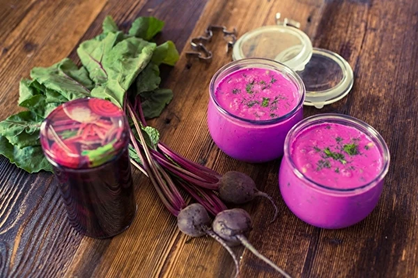 Студена супа с квас от ферментирало червено цвекло