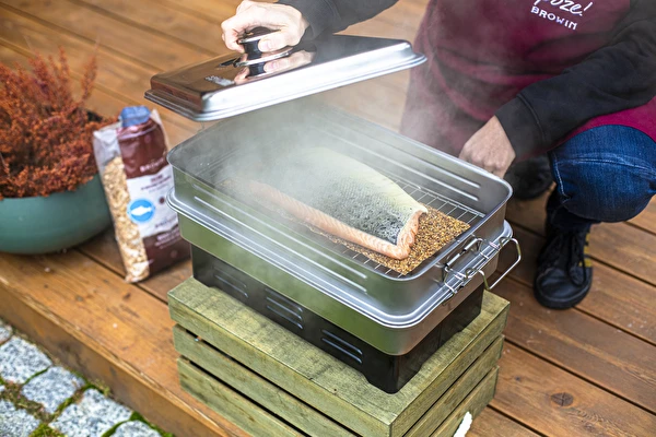 Топло пушена сьомга