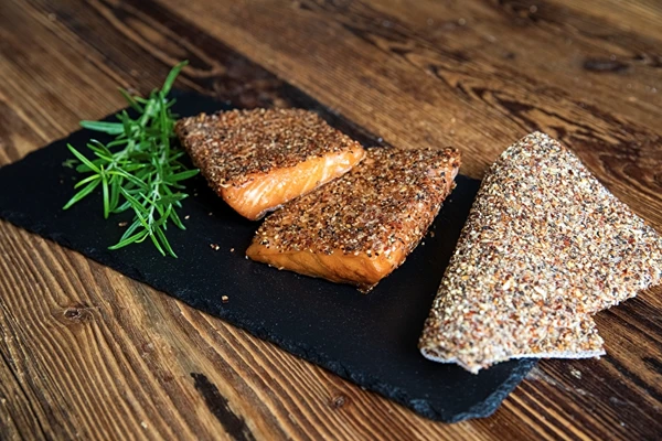 Топло пушена сьомга