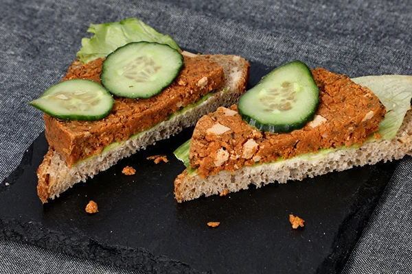 Веганска „мортадела“ от шунковар