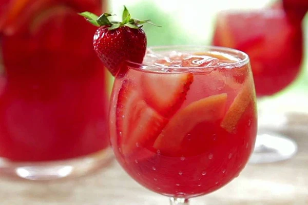 Ягодово вино с нотка от цветове на черен бъз