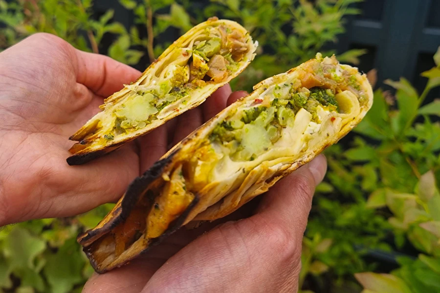 Browin Przepiśnik - Гриловани тортили с пушена сьомга и броколи