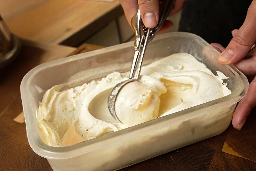 Сметанов сладолед с нотка коняк