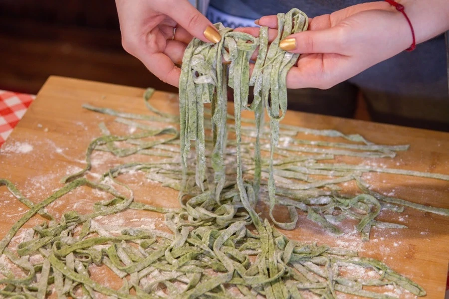 Browin Przepiśnik - Спаначена паста с извара и бекон